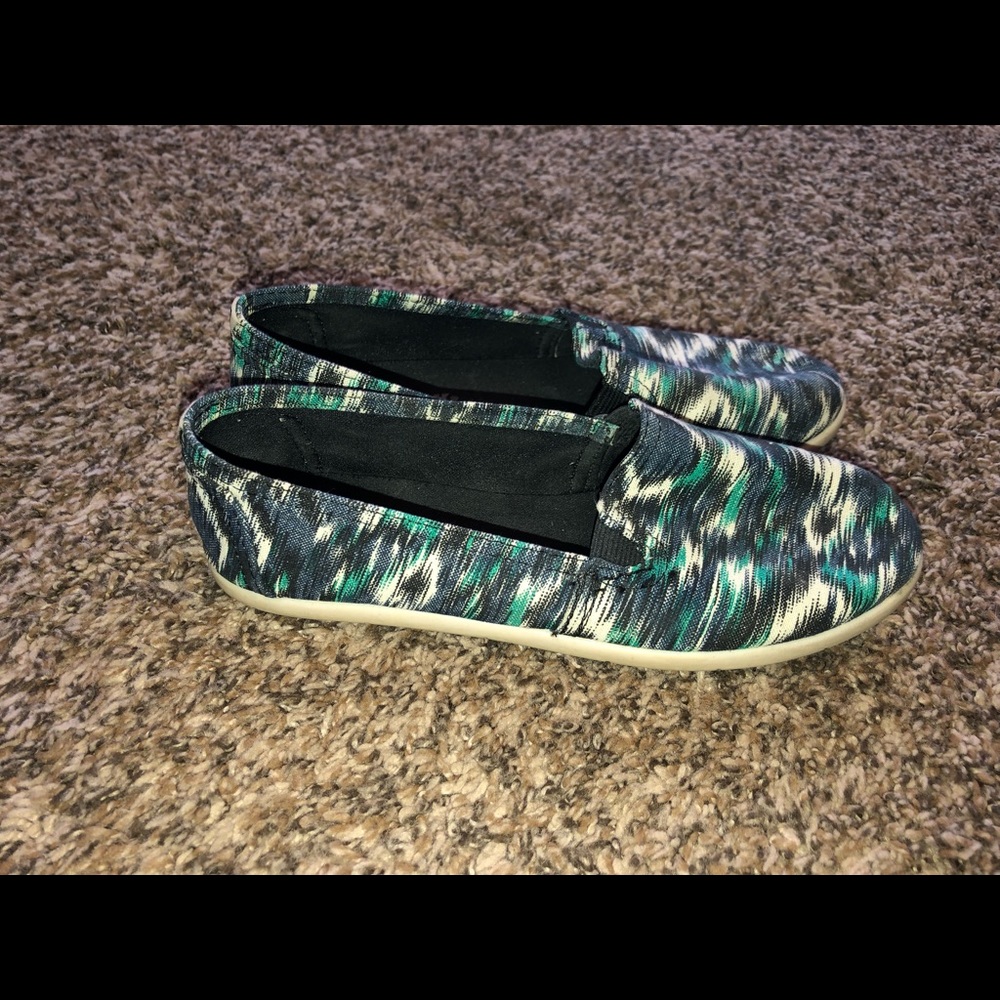 Airwalk slip on shoes
